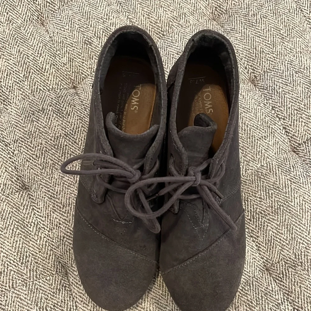 Toms wedge booties size 7.5